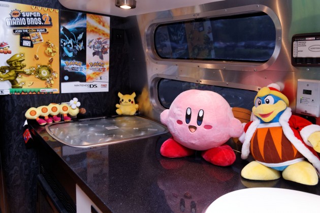 Kirby and King Dedede in the Nintendo Wii U Airstream